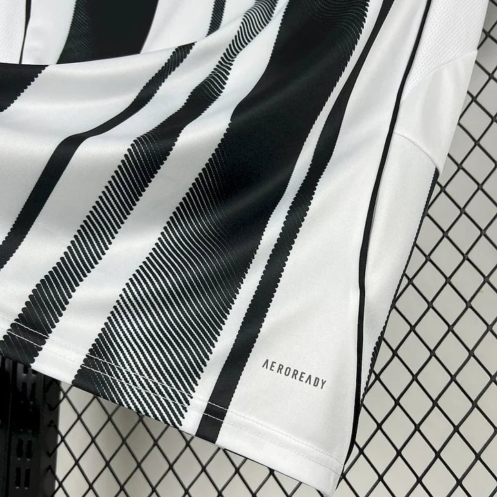 Maillot foot domicile 
Juventus 2025-2026