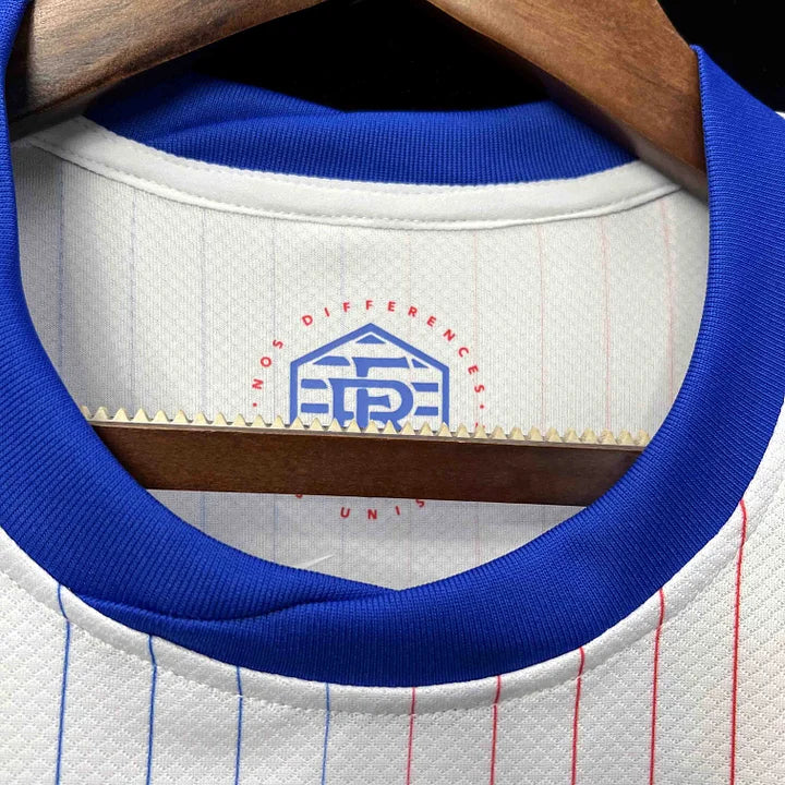 Maillot foot extérieur 
Équipe de France     2024-2025 (EURO2024)