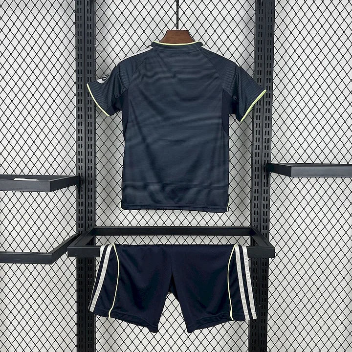 Kit Enfant foot Real Madrid 2025-2026