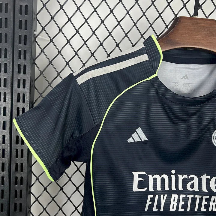 Kit Enfant foot Real Madrid 2025-2026