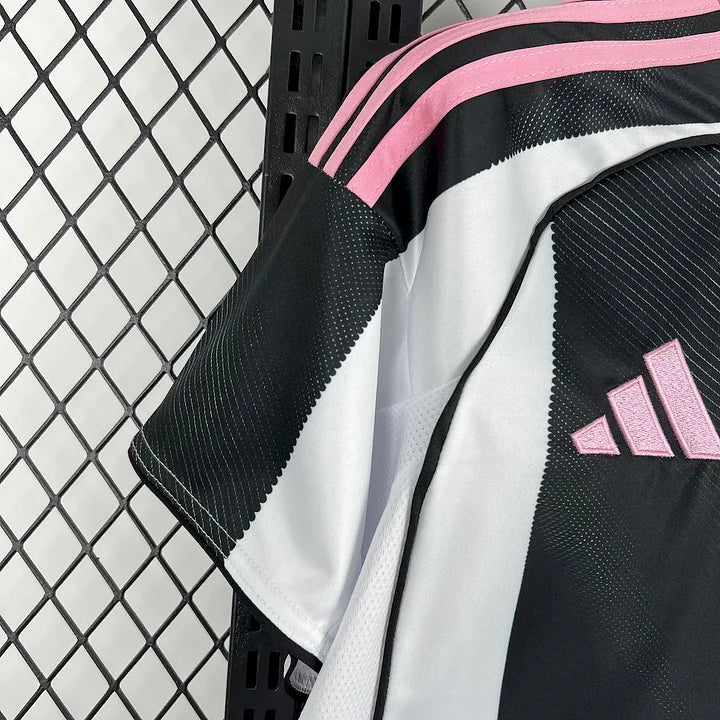 Maillot foot domicile 
Juventus 2025-2026