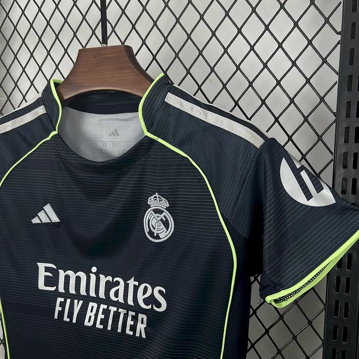 Kit Enfant foot Real Madrid 2025-2026